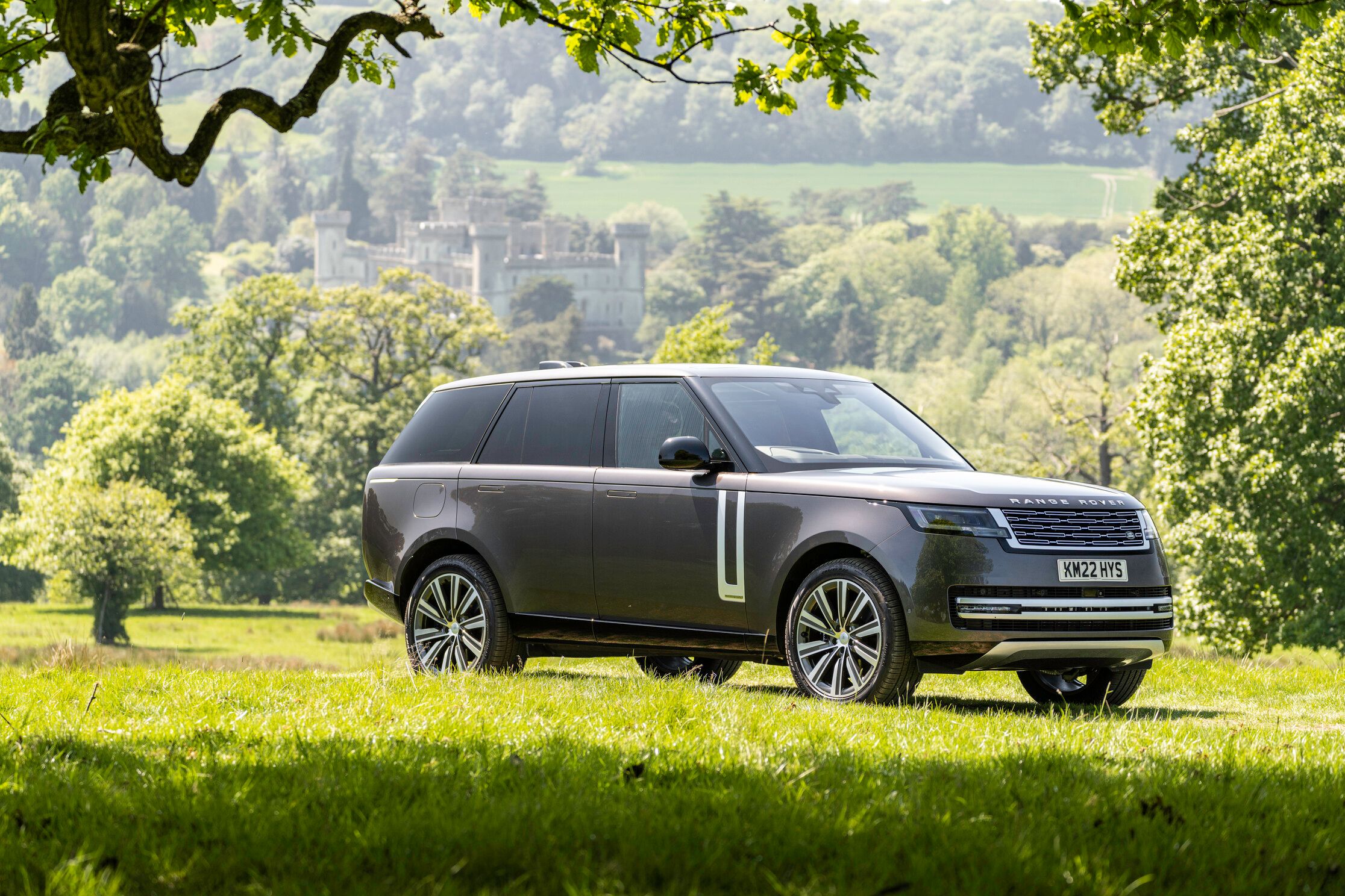 Buying a Range Rover at Salvage Auctions: What You Need to Know