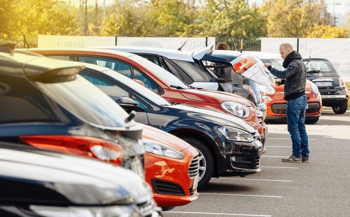 What Makes Used Car Auctions Cheaper Than Dealerships?