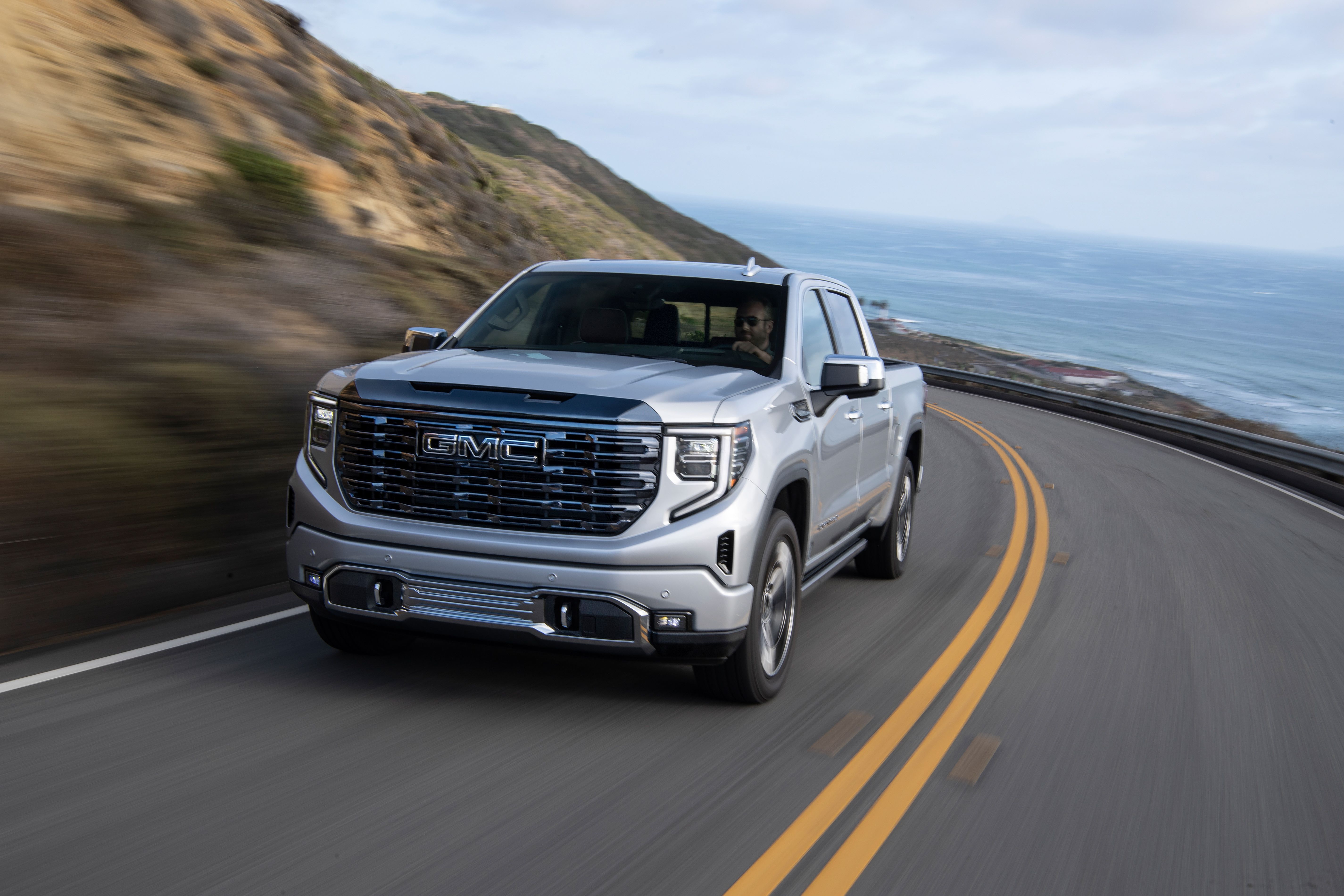 Buying Salvage GMC Vehicles at Online Auctions is a Cost-Effective Solution